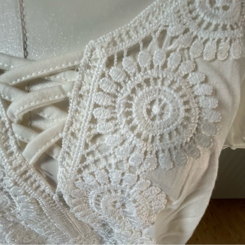 NWT New York Laundry white ruffle raglan embroidery flowy pretty blouse Size 2X - Picture 2 of 10